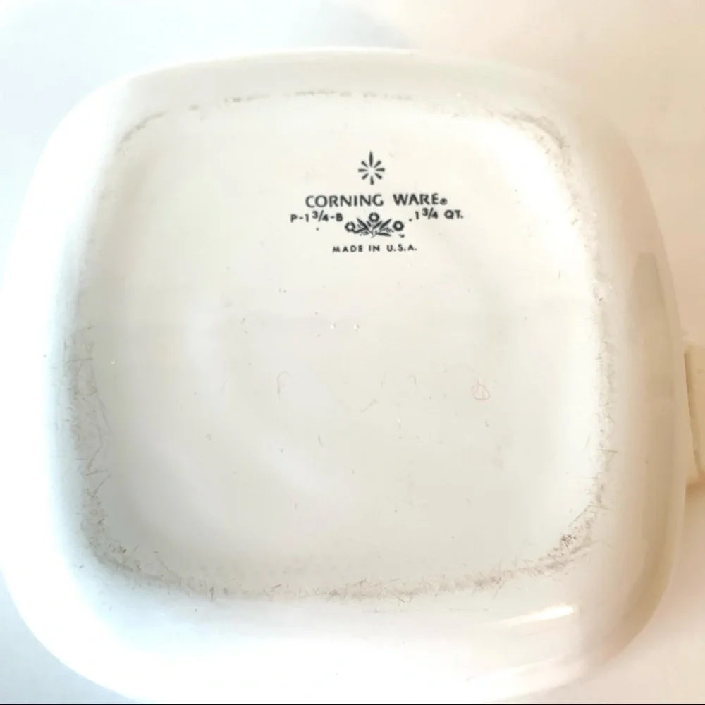 Vintage CORNINGWARE Cornflower 1 3/4 qt Casserole